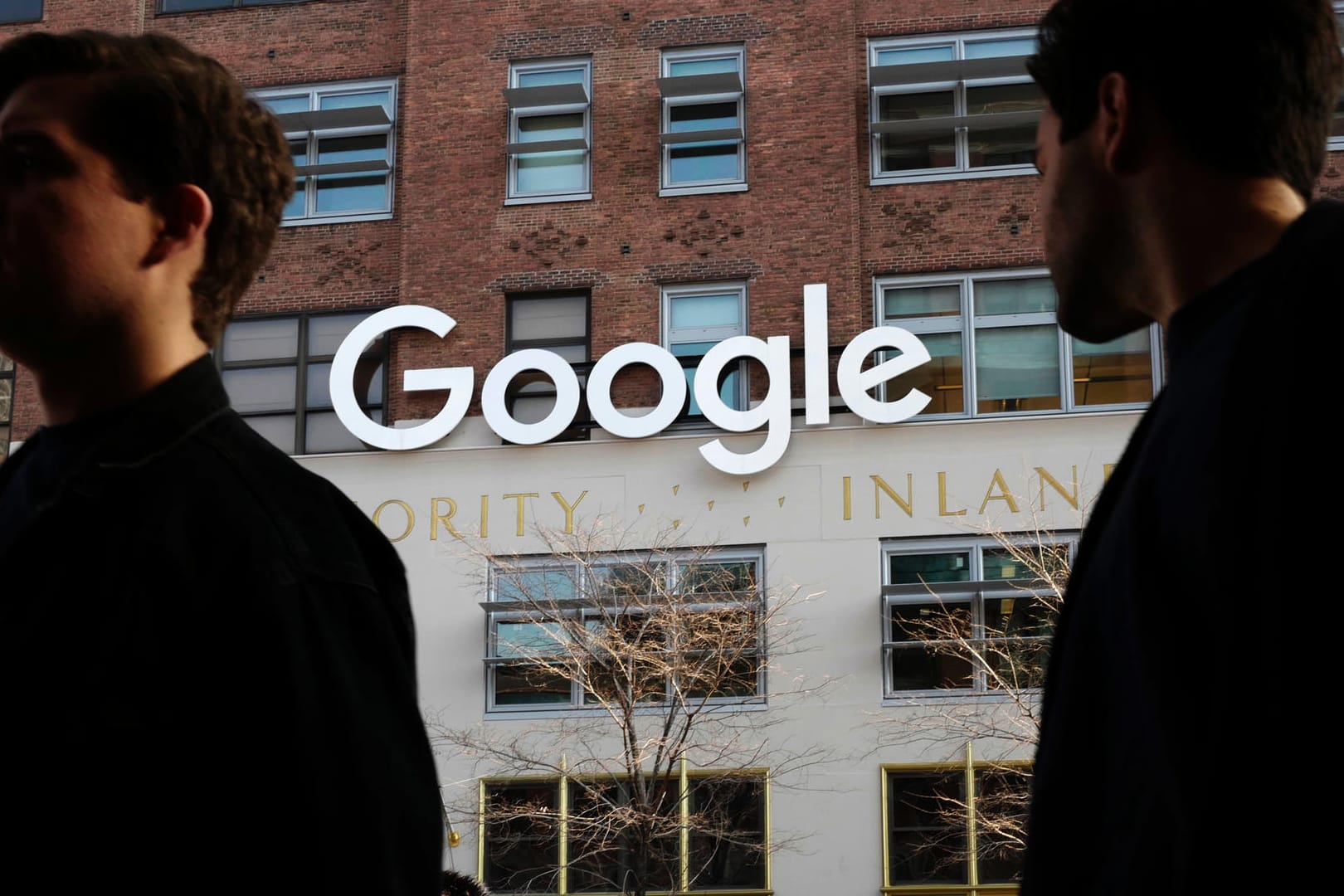 Die Büros von Google: Eine Software-Panne beim Online-Netzwerk Google Plus hat App-Entwicklern unberechtigten Zugang zu einigen privaten Nutzerdaten gewährt.