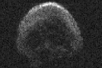 Der Asteroid 2015 TB145: Dieses Bild wurde mit Radardaten des Arecibo Observatoriums der National Science Foundation in Puerto Rico erzeugt.