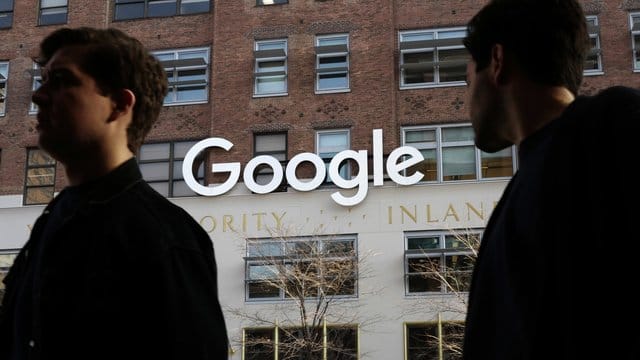 Google-Büro in New York: Eine Software-Panne bei Google Plus hat App-Entwicklern unberechtigten Zugang zu einigen privaten Nutzerdaten gewährt. Google-Büro in New York: Eine Software-Panne bei Google Plus hat App-Entwicklern unberechtigten Zugang zu einigen privaten Nutzerdaten gewährt.
