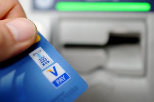 Eine Bankvollmacht zu erteilen, kann für den Notfall wichtig sein. Eine Bankvollmacht zu erteilen, kann für den Notfall wichtig sein.