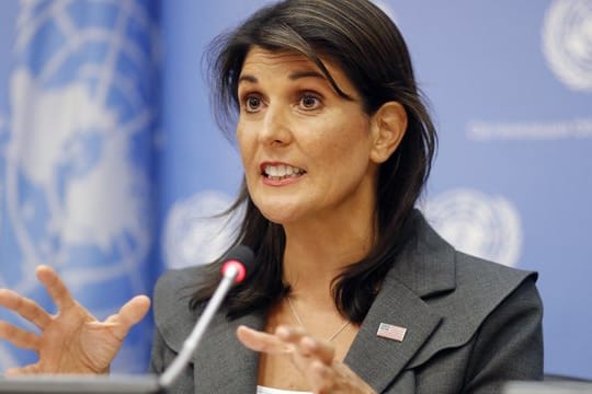 Nikki Haley selbst hatte Trump in dessen Wahlkampf im Jahr 2016 zunächst offen kritisiert, sich dann aber auf seine Seite geschlagen.