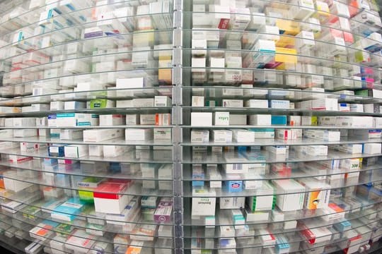 Die Kosten für verschreibungspflichtige Arzneimittel müssen Krankassen nur übernehmen, wenn Medikamente gegen Vorlage eines Rezepts ausgehändigt werden. Die Kosten für verschreibungspflichtige Arzneimittel müssen Krankassen nur übernehmen, wenn Medikamente gegen Vorlage eines Rezepts ausgehändigt werden.