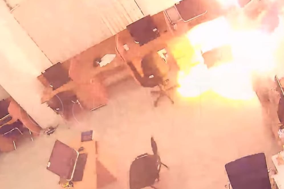 Feuer auf der Überwachungskamera: Die "Förderale Nachrichten-Agentur" veröffentlichte die Bilder. Jetzt ist die Rede vom Brand in der Troll-Fabrik.