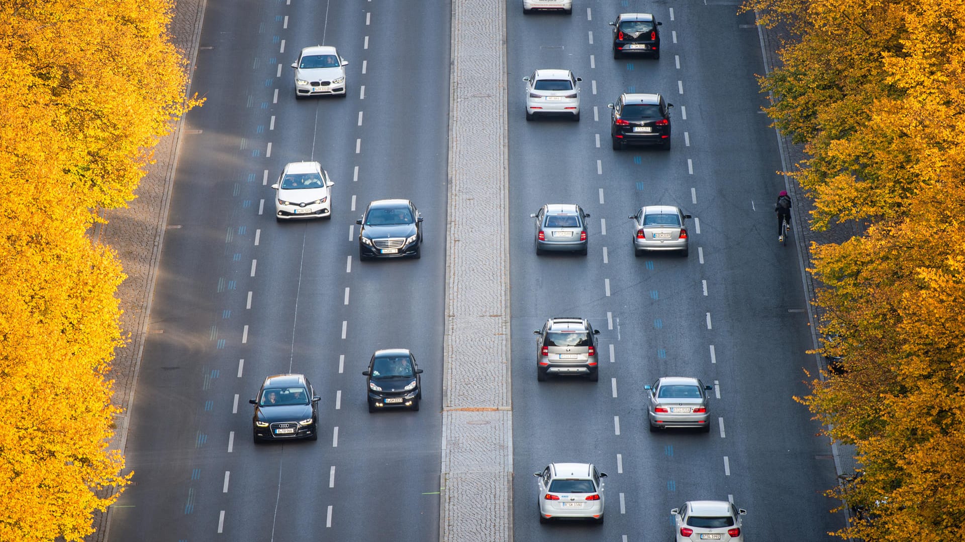 Stadtverkehr: Nach stundenlangem Ringen haben die EU-Umweltminister einen Kompromiss bei der Senkung des CO2-Ausstoßes für Autos und Lieferwagen erzielt.