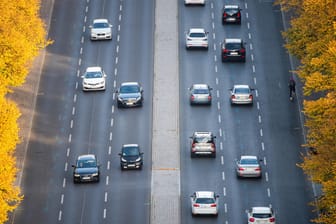 Stadtverkehr: Nach stundenlangem Ringen haben die EU-Umweltminister einen Kompromiss bei der Senkung des CO2-Ausstoßes für Autos und Lieferwagen erzielt.