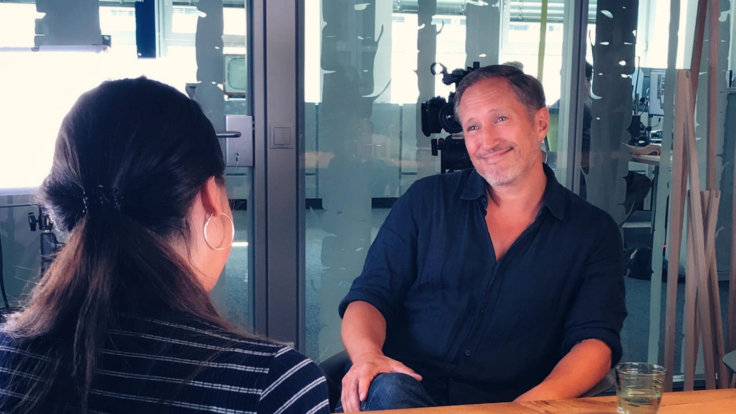 Benno Führmann im Gespräch mit t-online.de-Redakteurin Jana Specken.