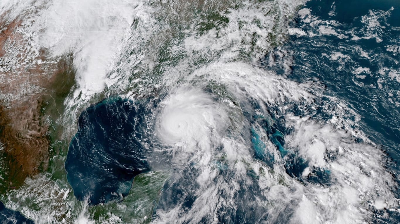 Satellitenbild des Wirbelsturms "Michael": Der Hurrikan der Kategorie drei steuert auf den Nordwesten des US-Bundesstaates Florida zu.