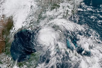 Satellitenbild des Wirbelsturms "Michael": Der Hurrikan der Kategorie drei steuert auf den Nordwesten des US-Bundesstaates Florida zu.
