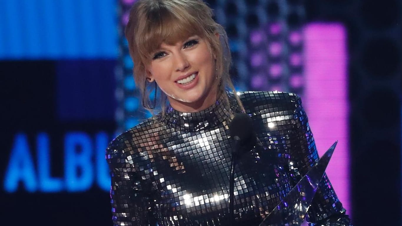 Taylor Swift: Die Sängerin durfte sich bei den American Music Awards über mehrere Preise freuen.