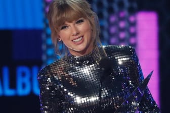 Taylor Swift: Die Sängerin durfte sich bei den American Music Awards über mehrere Preise freuen.