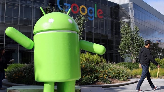 Die EU-Kommission wirft Google den Missbrauch seiner Marktdominanz bei Smartphone-Betriebssystemen vor. Die EU-Kommission wirft Google den Missbrauch seiner Marktdominanz bei Smartphone-Betriebssystemen vor.