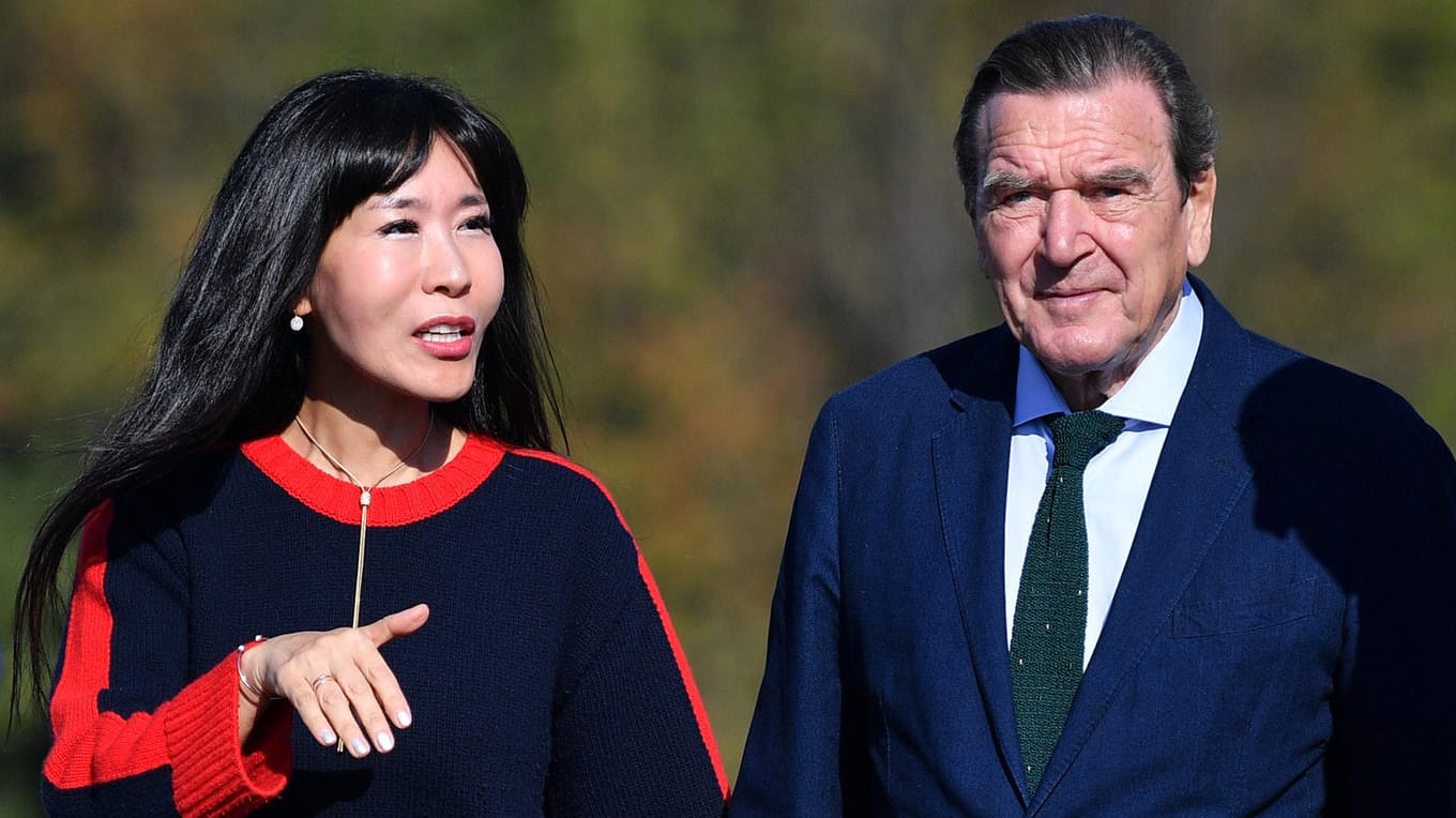 Soyeon Kim und Gerhard Schröder: Sie besuchten am Mittwoch die KZ-Gedenkstätte Buchenwald.