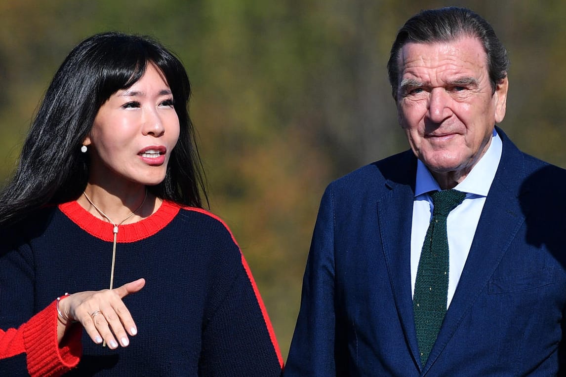 Soyeon Kim und Gerhard Schröder: Sie besuchten am Mittwoch die KZ-Gedenkstätte Buchenwald.