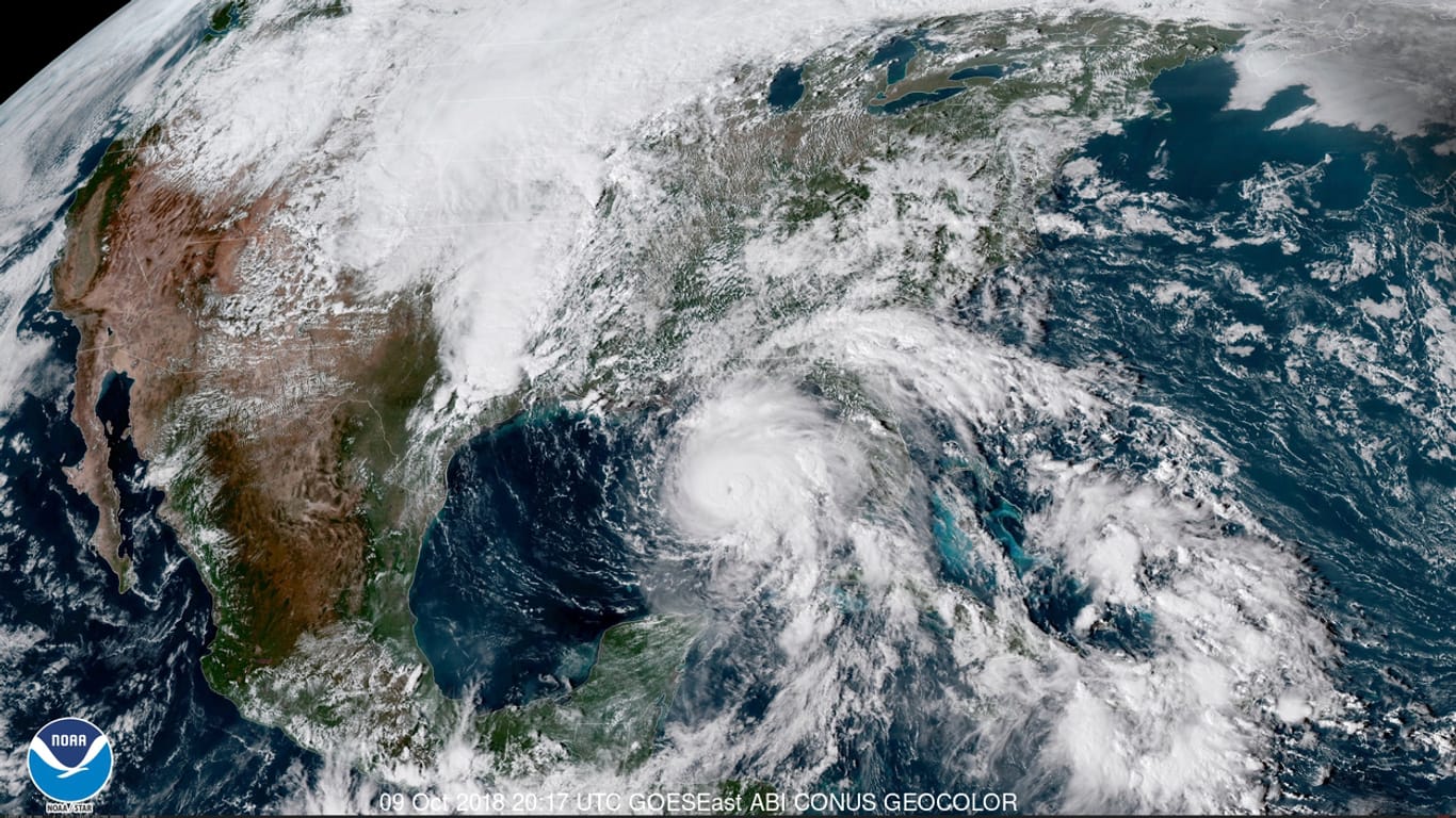 Gefährlicher Wirbelsturm: Das Satellitenbild zeigt den Hurrikan "Michael" während sich das Zentrum des Sturms über dem Golf von Mexiko befindet.