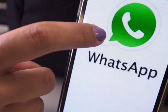 Alte Whatsapp-Versionen können über die Funktion Videoanruf gehackt werden.