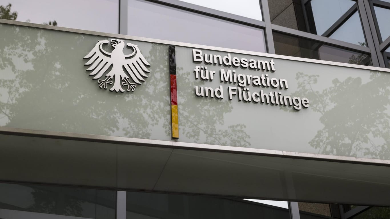 Bundesamt für Migration und Flüchtlinge (BAMF) in Berlin: Die Zahl der gestellten Asylanträge im Jahr 2018 ist deutlich unter dem Vorjahresniveau.