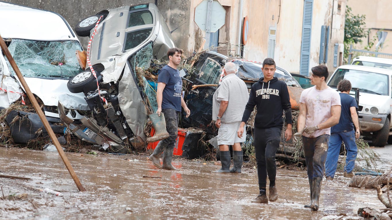 Aufräumarbeiten in Sant Llorenc des Cardassar: Auf Mallroca hat es dramatische Überschwemmungen gegeben.