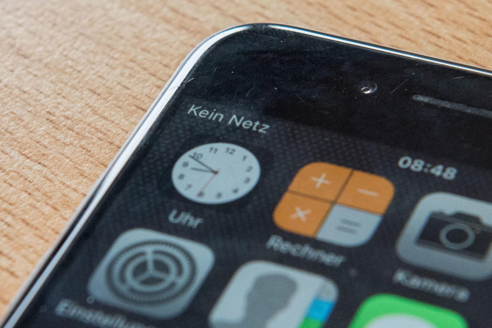 Kein Netz auf dem Smartphone: Eine Investition von rund 5,5 Milliarden Euro pro Jahr soll den Ausbau der Breitbandnetze vorantreiben.