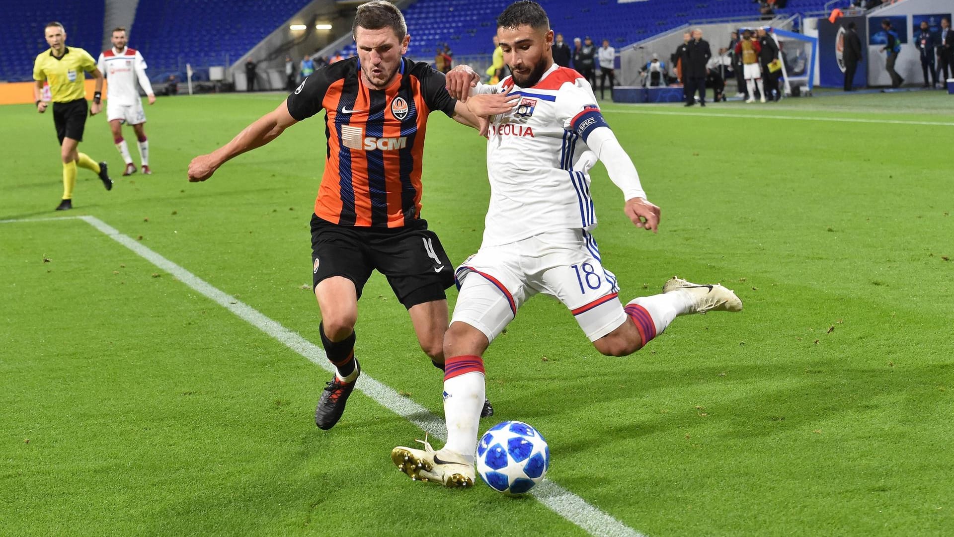 Stark im Abschluss und als Vorbereiter: Fekir (r.) im Champions-League-Spiel gegen Donezk.