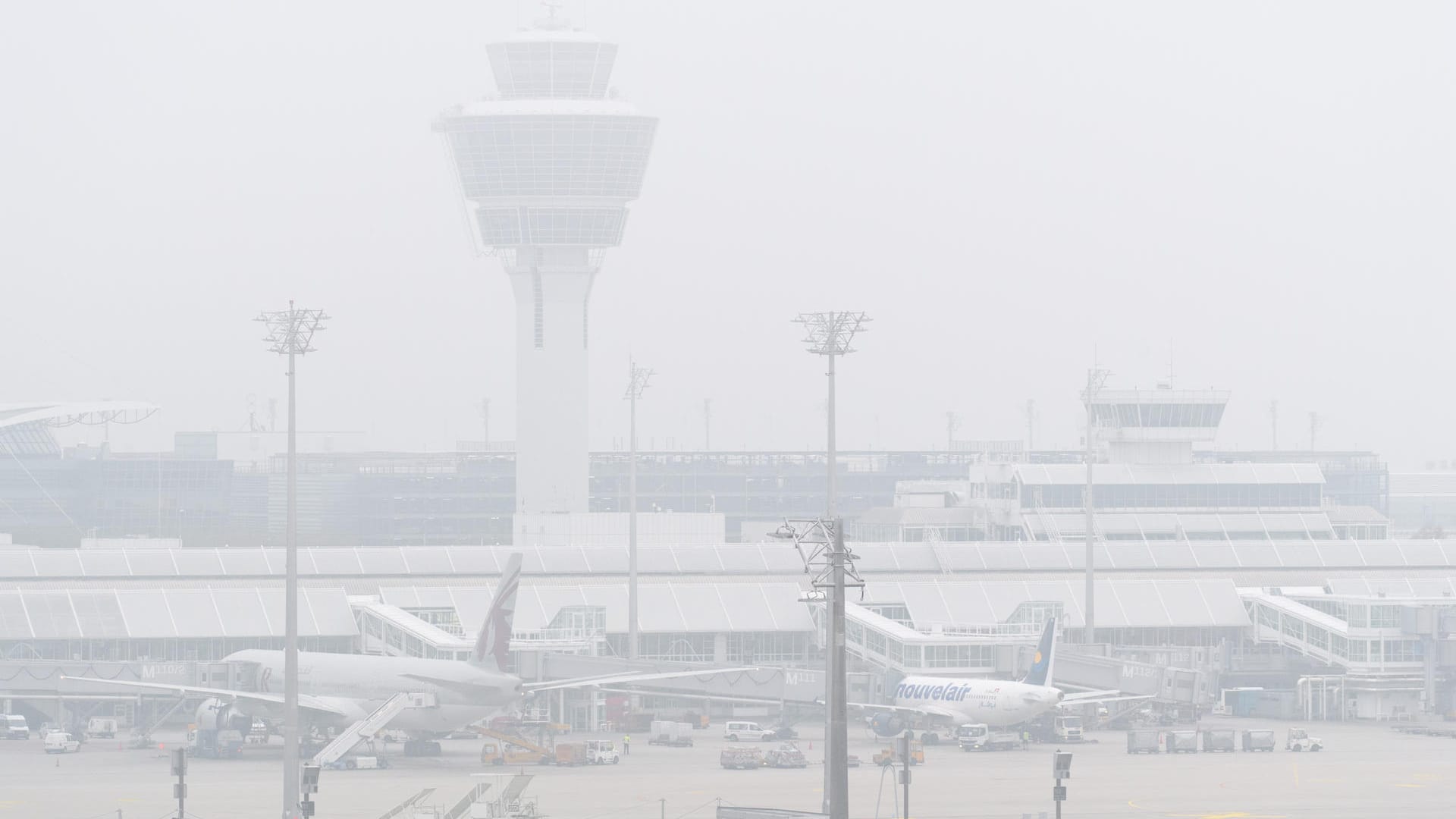 Flughafen München: Der Mann ist vom Transitbereich unberechtigt in einen Teil des Flughafens gelangt, zu dem nur Flughafenmitarbeiter Zugang haben. Flughafen München: Der Mann ist vom Transitbereich unberechtigt in einen Teil des Flughafens gelangt, zu dem nur Flughafenmitarbeiter Zugang haben.