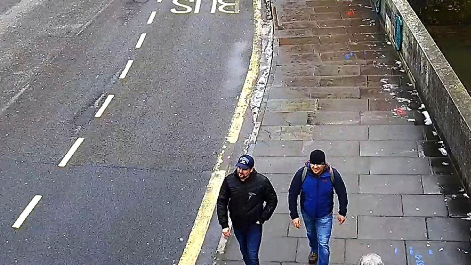 CCTV-Aufnahmen der zwei Verdächtigen im Fall Skripal in London: Sergej Skripal soll bereits Jahre vor dem Giftanschlag auf ihn beschattet worden sein.