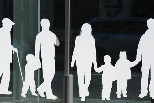 Familien könnten im nächsten Jahr finanziell stärker entlastet werden (Illustration).