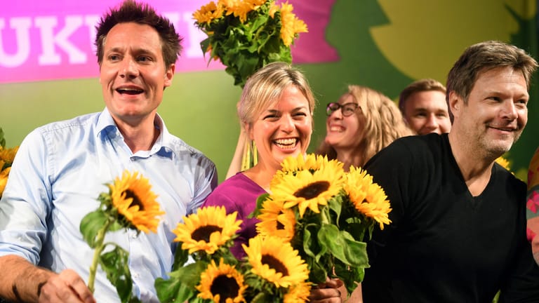 Katharina Schulze, der zweite Spitzenkandidat Ludwig Hartmann (l.) und Grünen-Chef Robert Habeck: Die Grünen haben derzeit gute Laune.