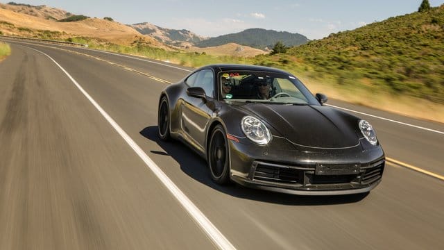 Der neue Porsche 911: Die Form des Elfers grundlegend zu ändern, käme wohl einem Frevel gleich. Daher zeigt die Neuauflage nur marginale Änderungen bei Form und Format.