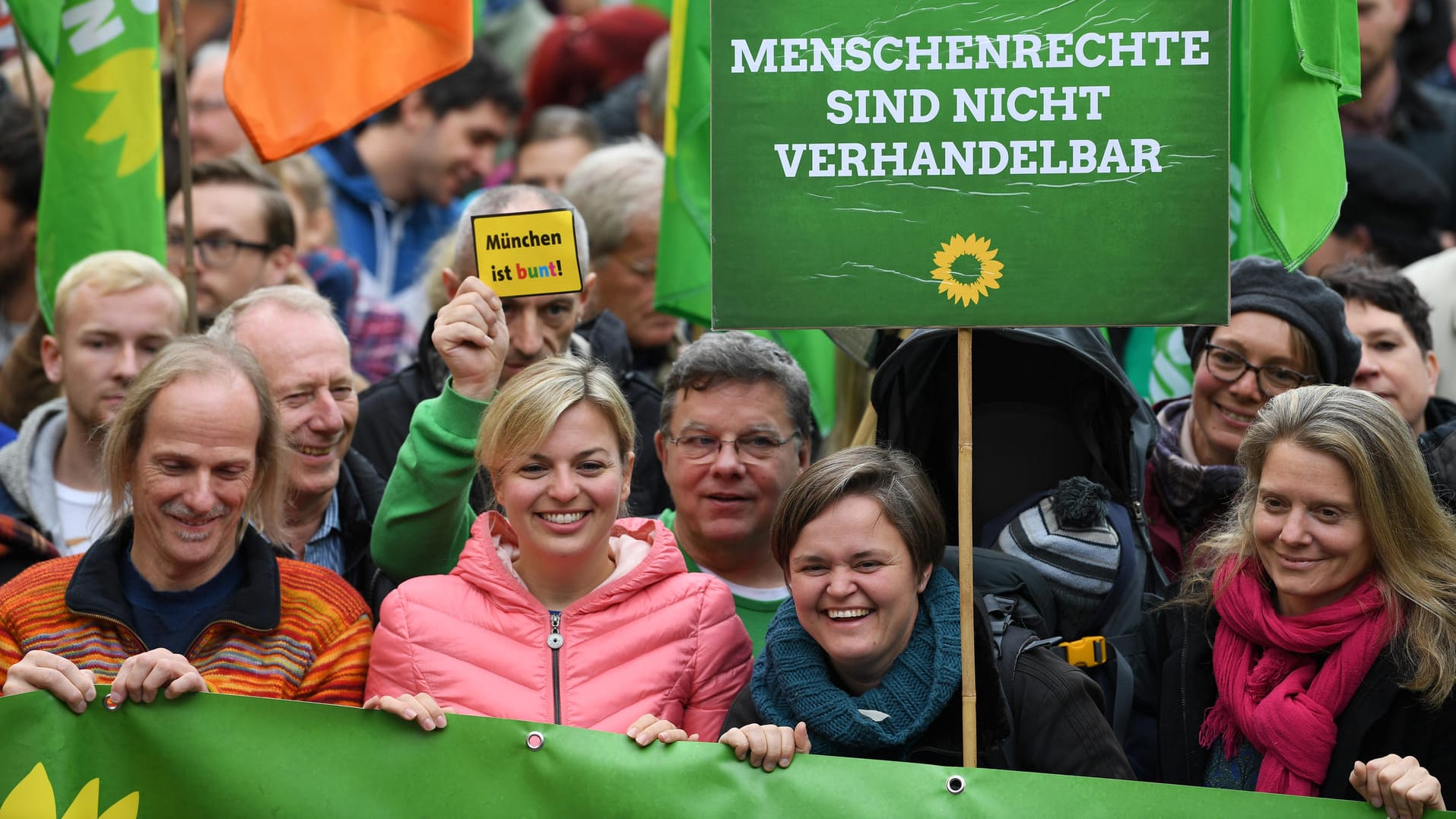 Schulze auf einer Demonstration gegen das Polizeiaufgabengesetz in München: Eine Innenpolitikerin geht gegen mehr Kompetenzen für Polizei auf die Straße.