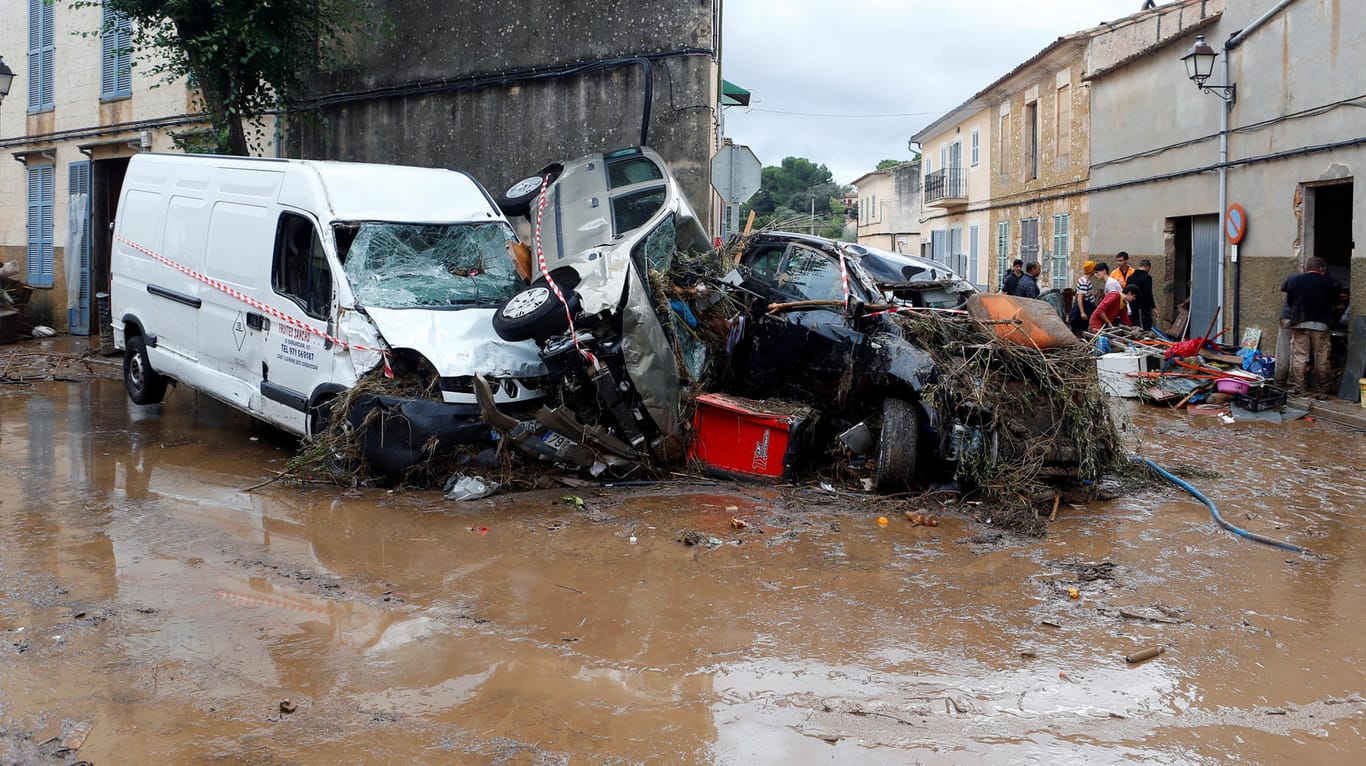 Zerstörte Autos nach der verheerenden Sturzflut in Sant Llorenc.