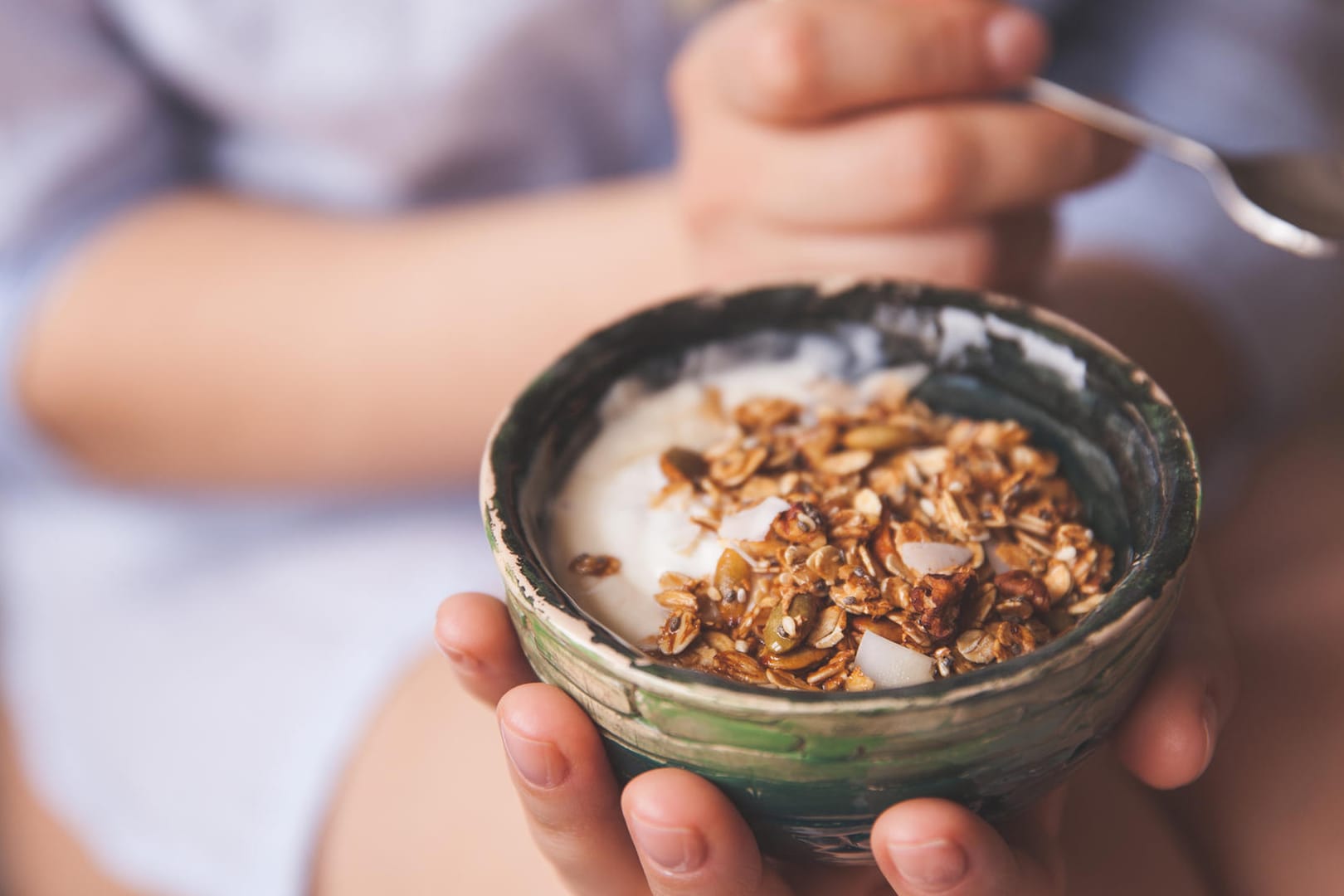 Müsli mit Joghurt und Nüssen