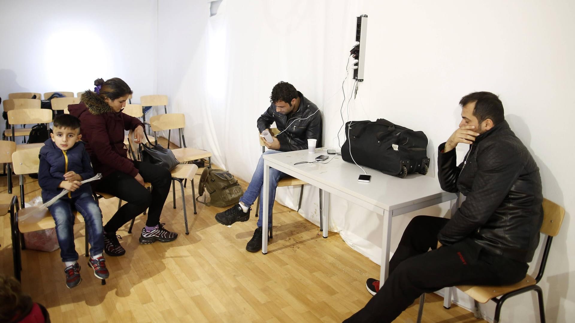 Die Dortmunder Flüchtlingserstaufnahmerichtung: Hier können Asylbewerber freies Wlan nutzen. Die Dortmunder Flüchtlingserstaufnahmerichtung: Hier können Asylbewerber freies Wlan nutzen.