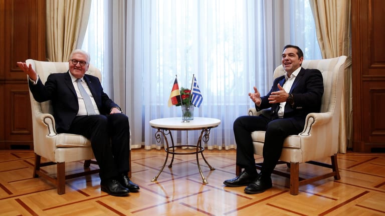 Der griechische Premierminister Alexis Tsipras trifft Bundespräsident Frank-Walter Steinmeier.