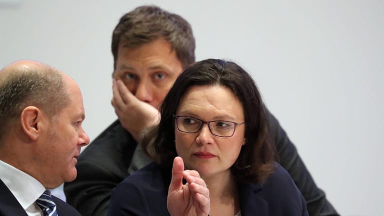 Andrea Nahles, Olaf Scholz (links) und Lars Klingbeil: Die SPD ist laut Umfragen nur noch die viertstärkste Partei im Bund.
