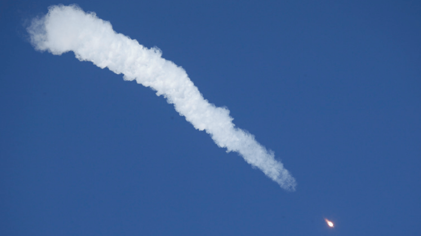 Eine russische Sojus-Rakete muss notlanden.