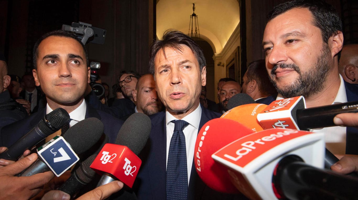 Italienische Regierungsspitze: Arbeits- und Industrieminister Luigi Di Maio (l.), Premierminister Giuseppe Conte (m.) und Innenminister Matteo Salvini wollen mehr Geld ausgeben.