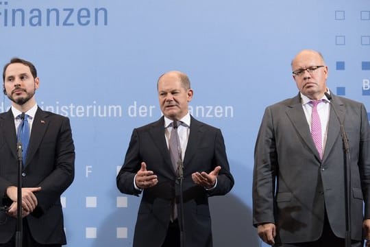 Finanzminister Olaf Scholz (l) erteilt den Plänenvon Wirtschaftsminister Peter Altmaier eine Absage.