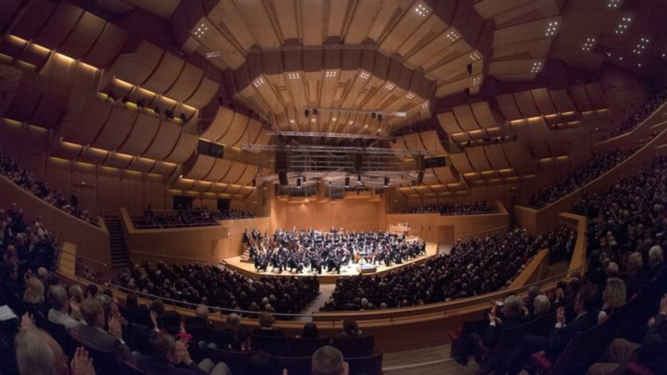 Die Münchner Philharmoniker spielen unter der Leitung von Waleri Gergijew in Münchens Philharmonie im Gasteig.