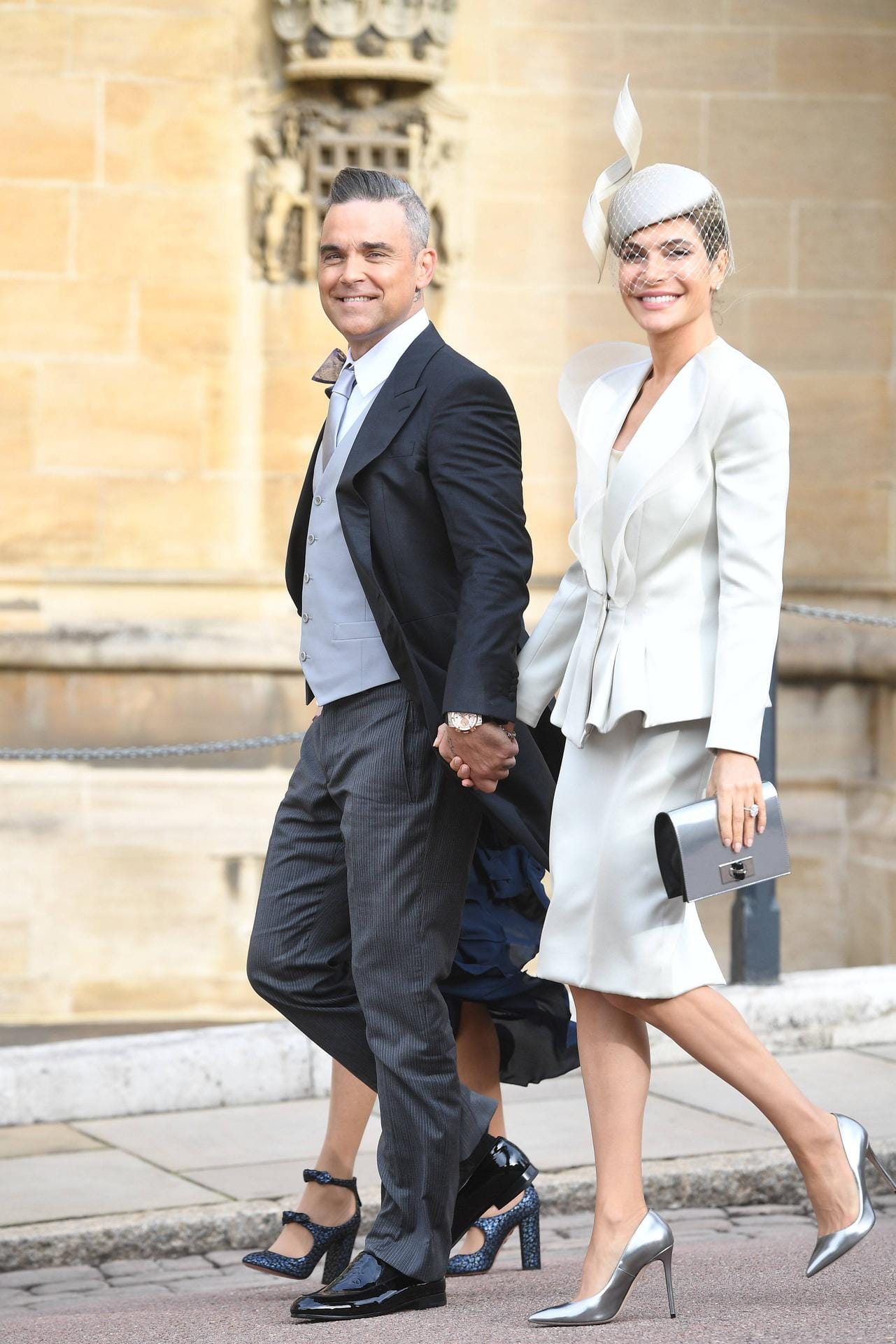 Robbie Williams und Ayda Field: Gut gelaunt zur royalen Hochzeit.