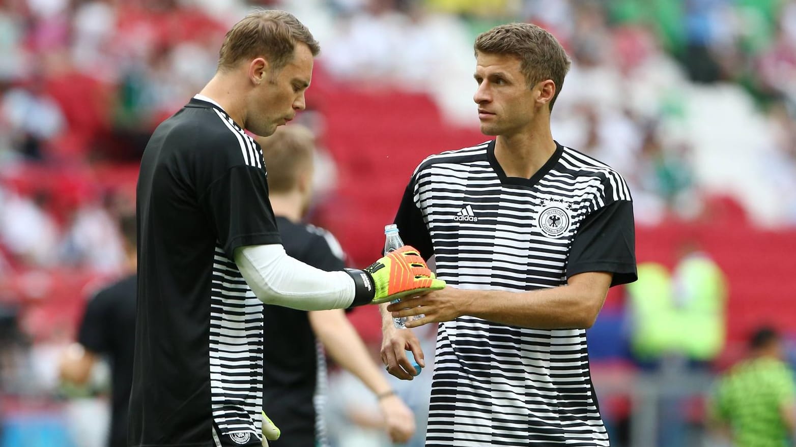 Unter Druck: Nach dem schlechten Abschneiden bei der WM gibt es rund um die Nationalelf immer mehr kritische Stimmen zu Manuel Neuer (l.) und Thomas Müller.