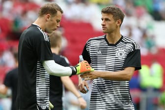 Unter Druck: Nach dem schlechten Abschneiden bei der WM gibt es rund um die Nationalelf immer mehr kritische Stimmen zu Manuel Neuer (l.) und Thomas Müller.