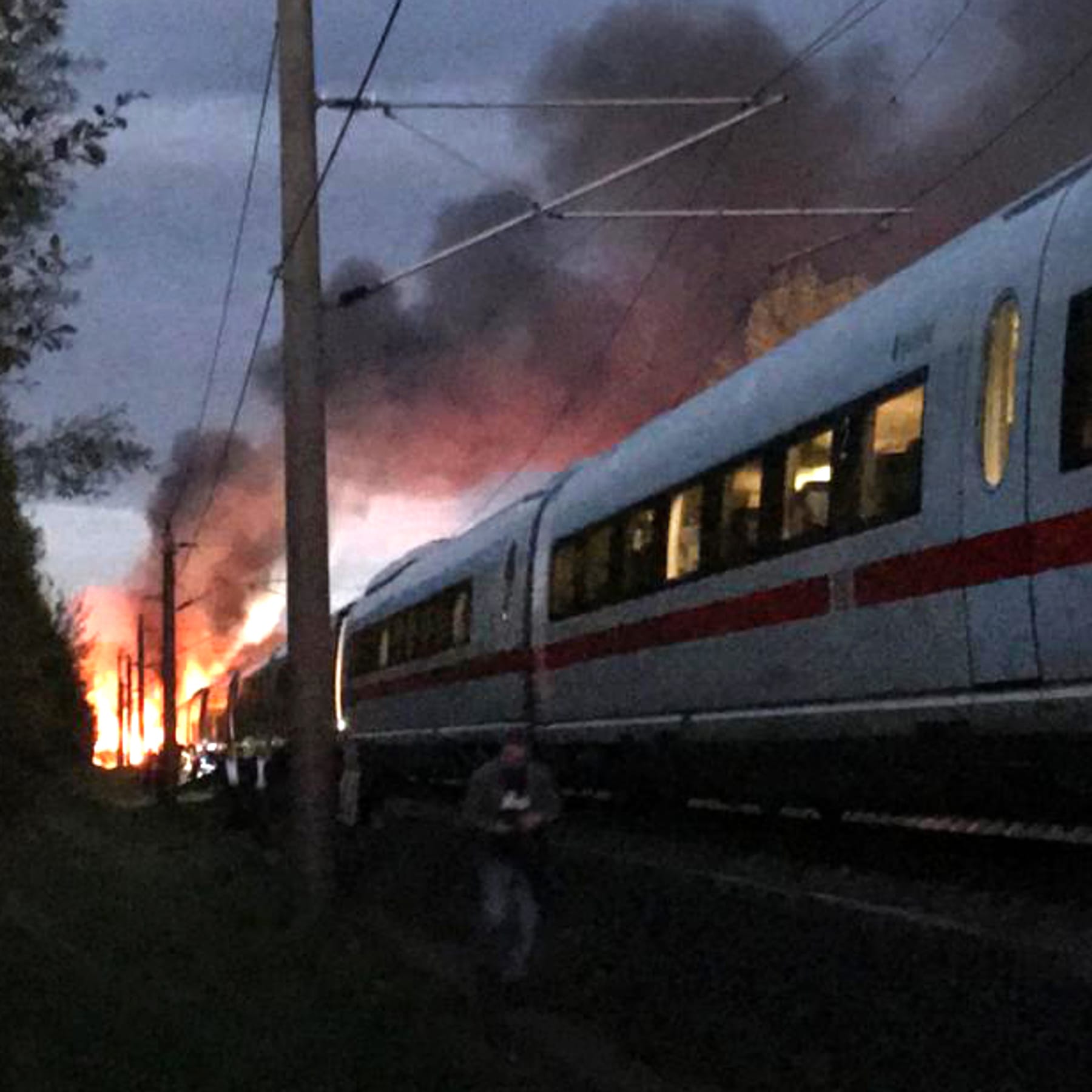 Feuer im ICE So erlebten Reisende den Brand und die Evakuierung Bild