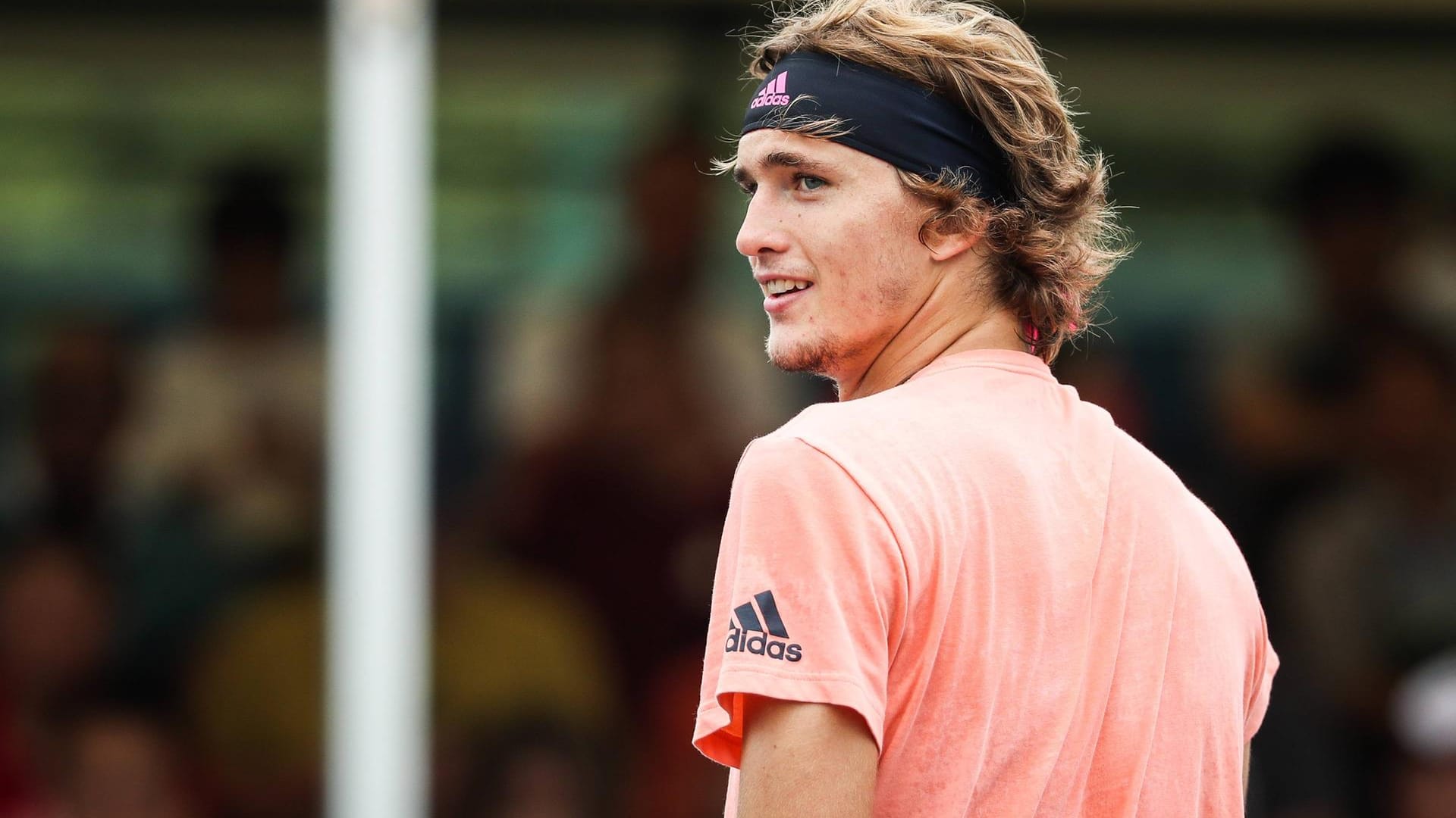 Klare Worte im Handtuch-Streit: Alexander Zverev hat seine Tennis-Kollegen in der Debatte um die Verwendung von Handtüchern kritisiert.