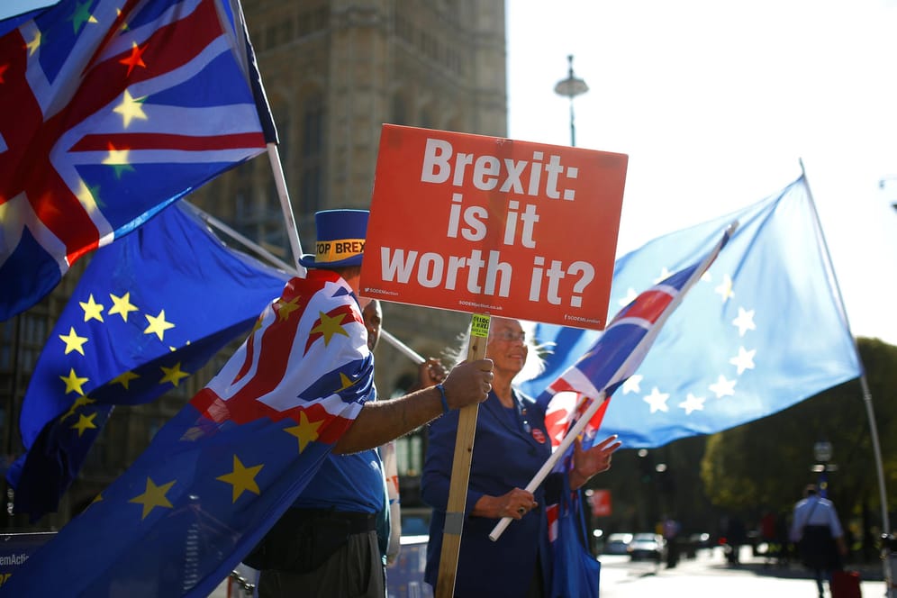Briten demonstrieren vor dem Parlament gegen den Brexit: Wie geht das Drama aus?