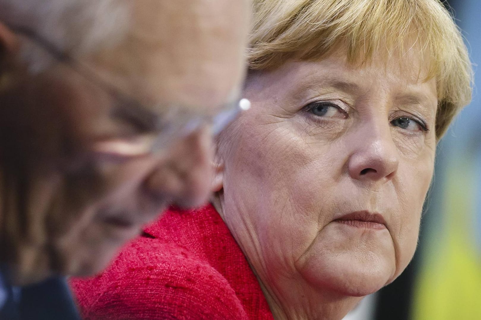 Wolfgang Schäuble und Angela Merkel: Der Bundestagspräsident sieht die Kanzlerin in geschwächter Position.