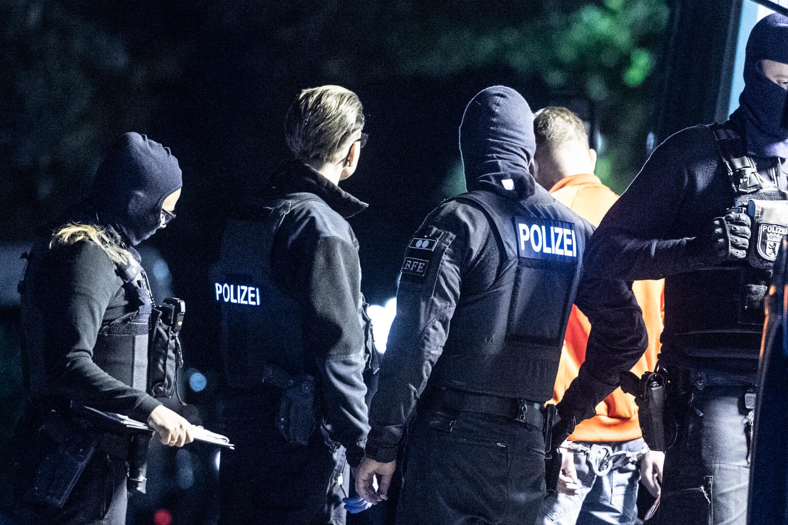 Durchsuchungen in Berlin-Reinickendorf: Die Beamten verhafteten drei verdächtige Männer.