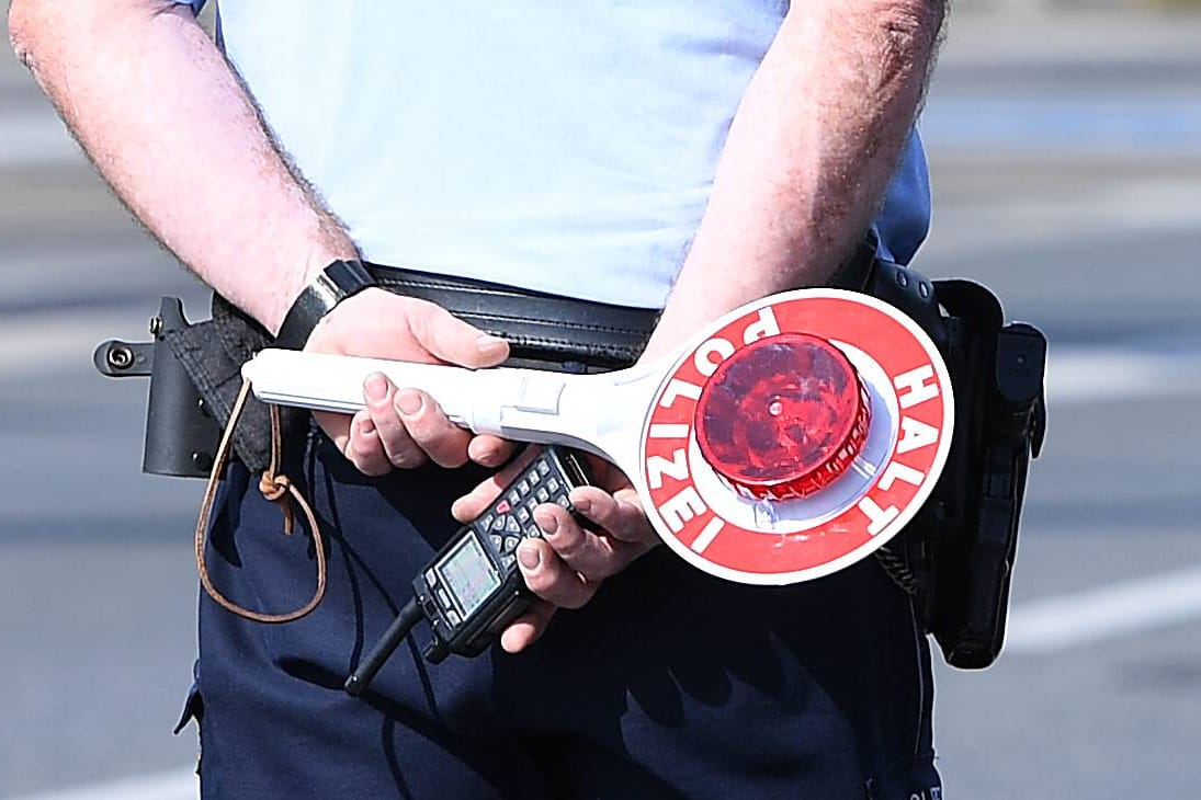 Polizeikontrolle in Oberhausen: Ein Rollerfahrer wollte offenbar vor den Beamten fliehen. (Symbolbild)