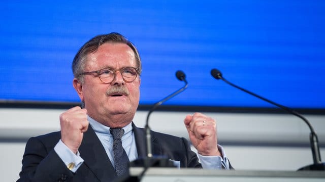 Frank Ulrich Montgomery, Präsident der Bundesärztekammer, spricht beim Ärztetag. Frank Ulrich Montgomery, Präsident der Bundesärztekammer, spricht beim Ärztetag.
