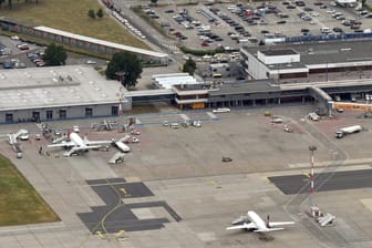 Blick auf die Terminals am Flughafen in Schönefeld: Der Airport soll 2020 fertiggestellt werden.