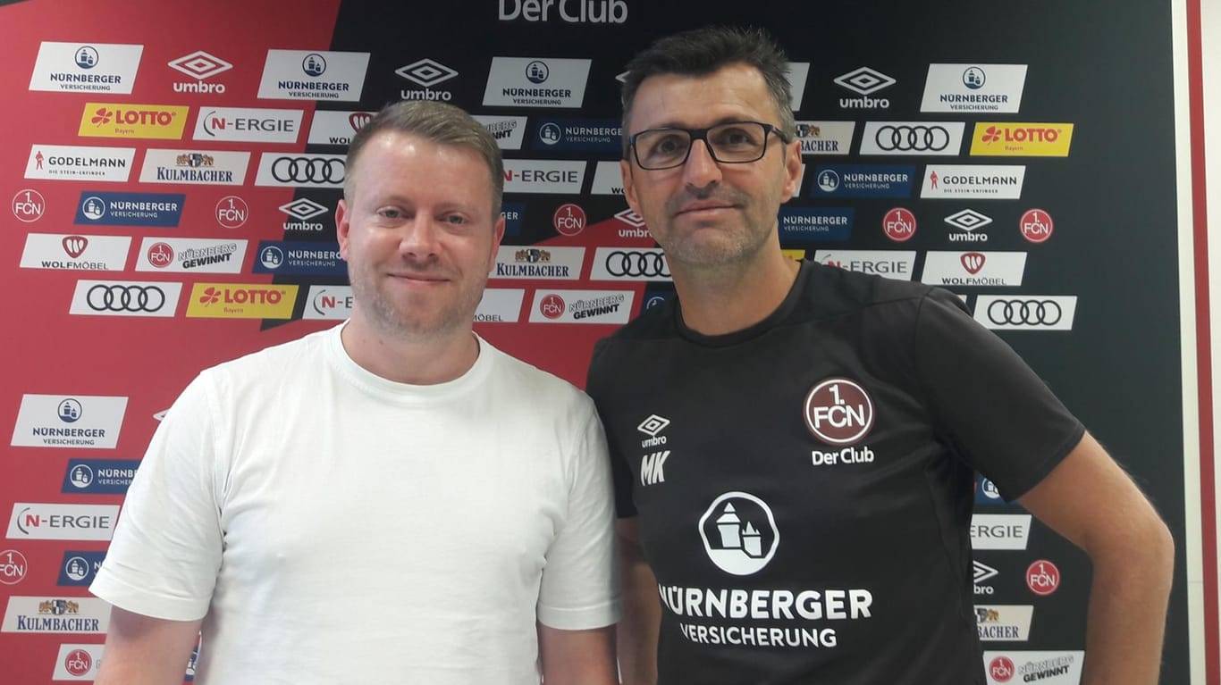 Michael Köllner (r.) empfing t-online.de-Redakteur Tobias Ruf auf dem Vereinsgelände des 1. FC Nürnberg.